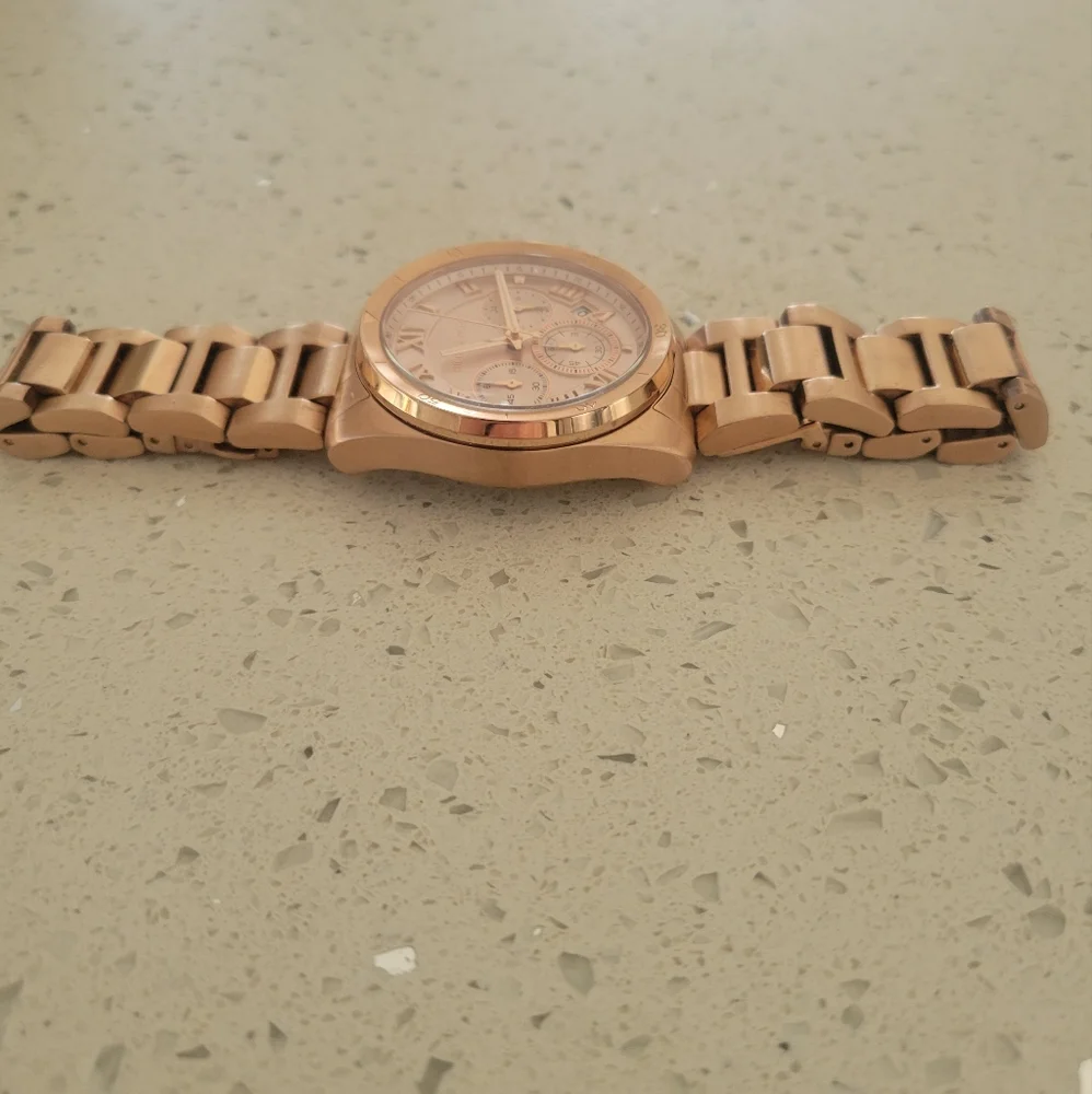 Watch - Picture 2 of 3